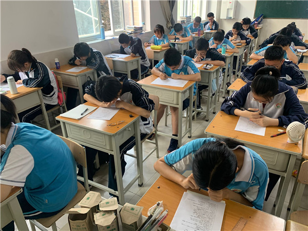 考生答题现场.jpg
